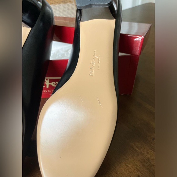 Salvatore Ferragamo Vara pump - Size 11 - Picture 9 of 9